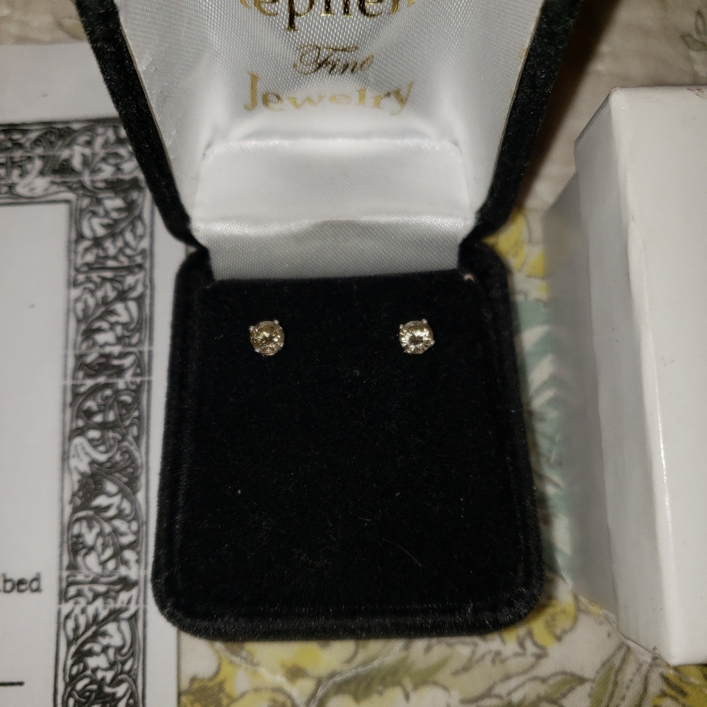 Brand New 1/2 Carat Diamond 💎 Stud Earrings